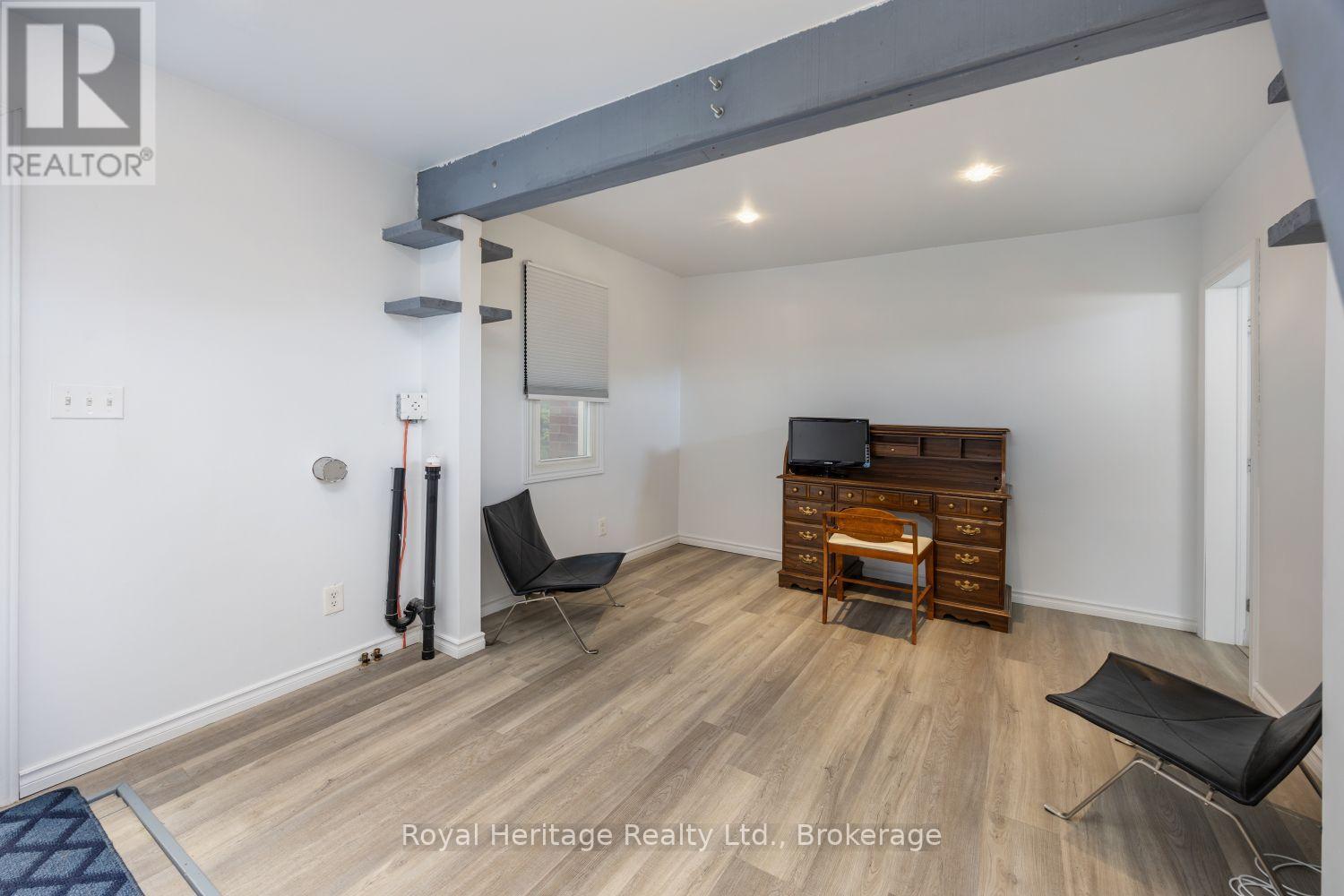 203 Valencia Road, Oshawa, Ontario  L1J 1P2 - Photo 8 - E13808854