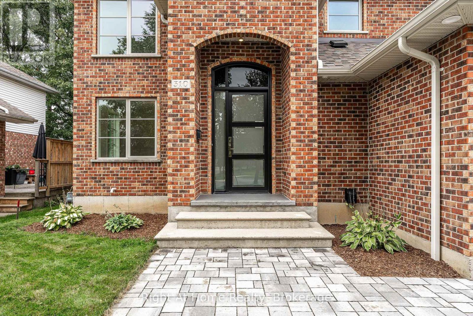 310 Briarhill Drive, Stratford, Ontario  N5A 7S2 - Photo 2 - X13808830