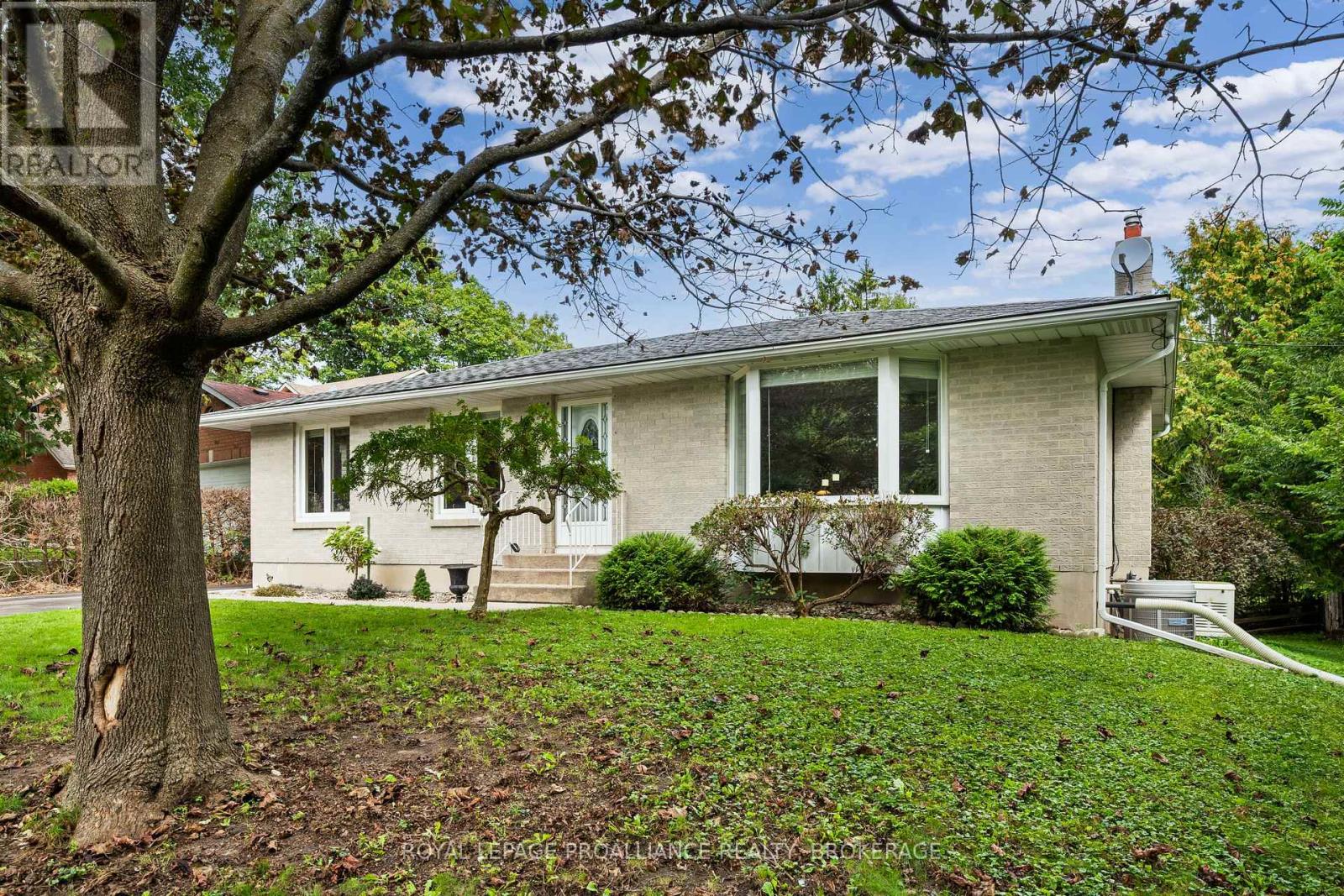 1212 Prince Charles Drive, Kingston, Ontario  K7M 5K1 - Photo 2 - X13808724