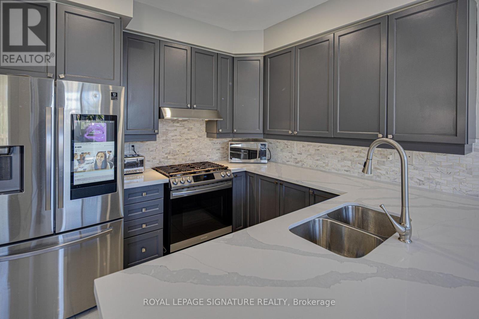 1832 Misthollow Drive, Pickering, Ontario  L1X 0A7 - Photo 9 - E13808868