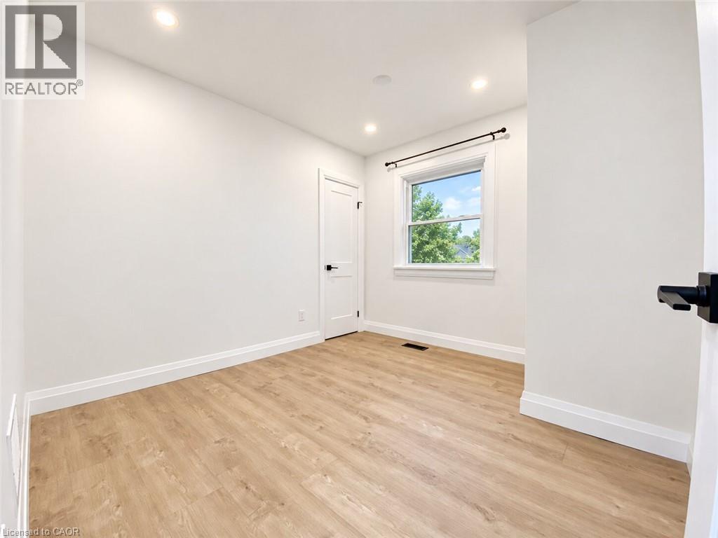 24 SANDALWOOD Avenue Unit# Upper photo 7