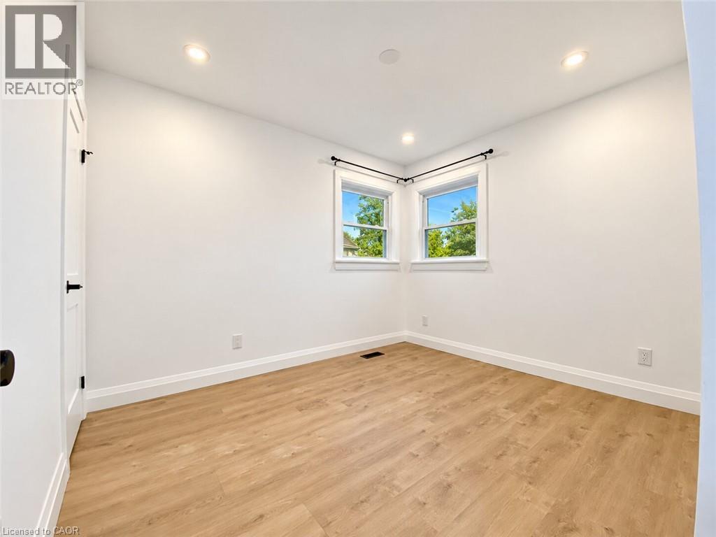24 SANDALWOOD Avenue Unit# Upper photo 8
