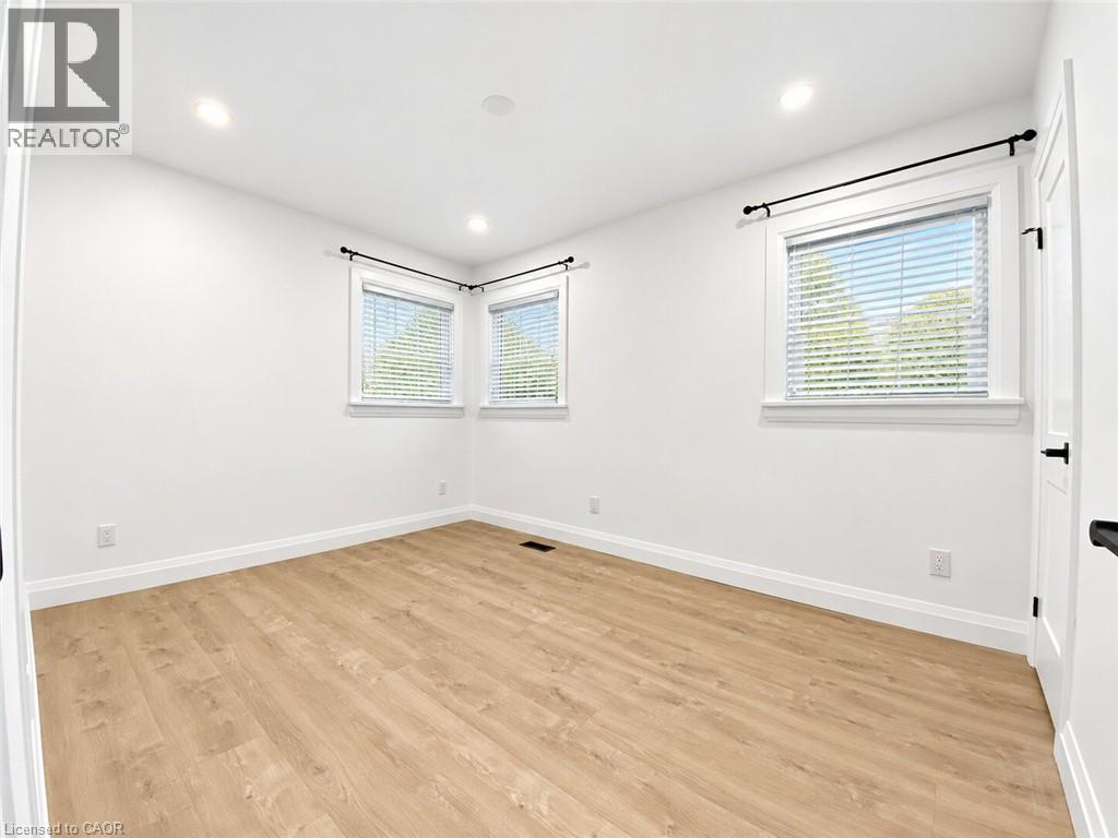 24 SANDALWOOD Avenue Unit# Upper photo 9