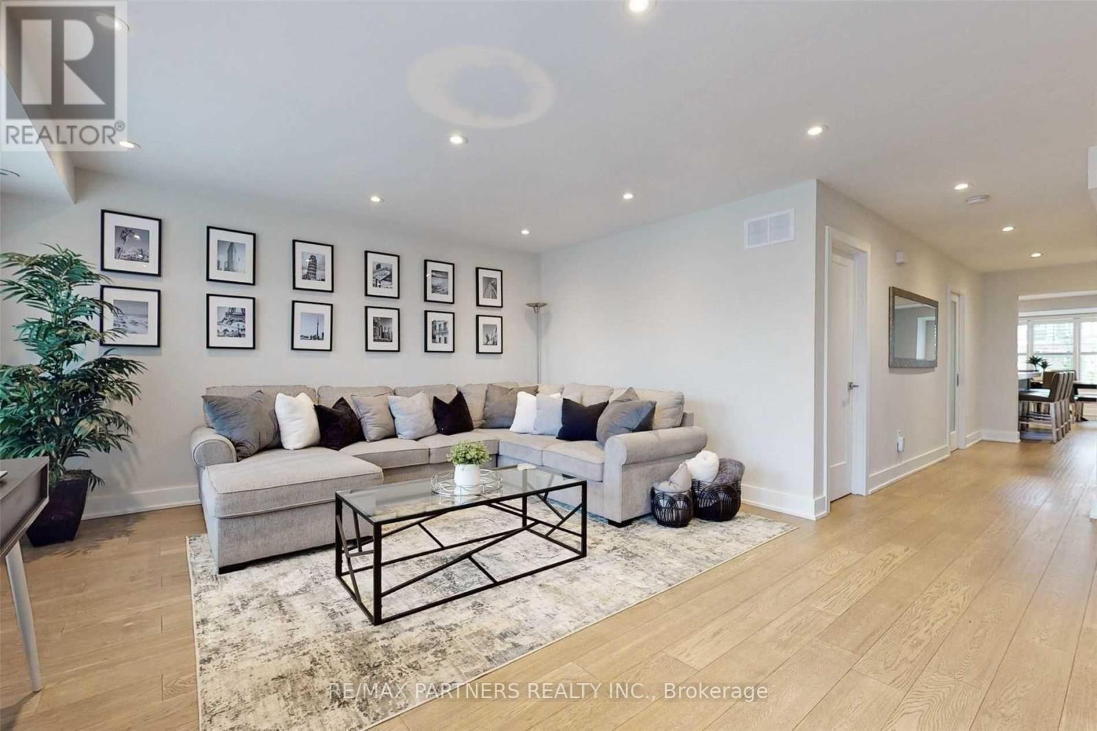 2722 Bur Oak Avenue, Markham, Ontario  L6B 1K5 - Photo 2 - N13808776