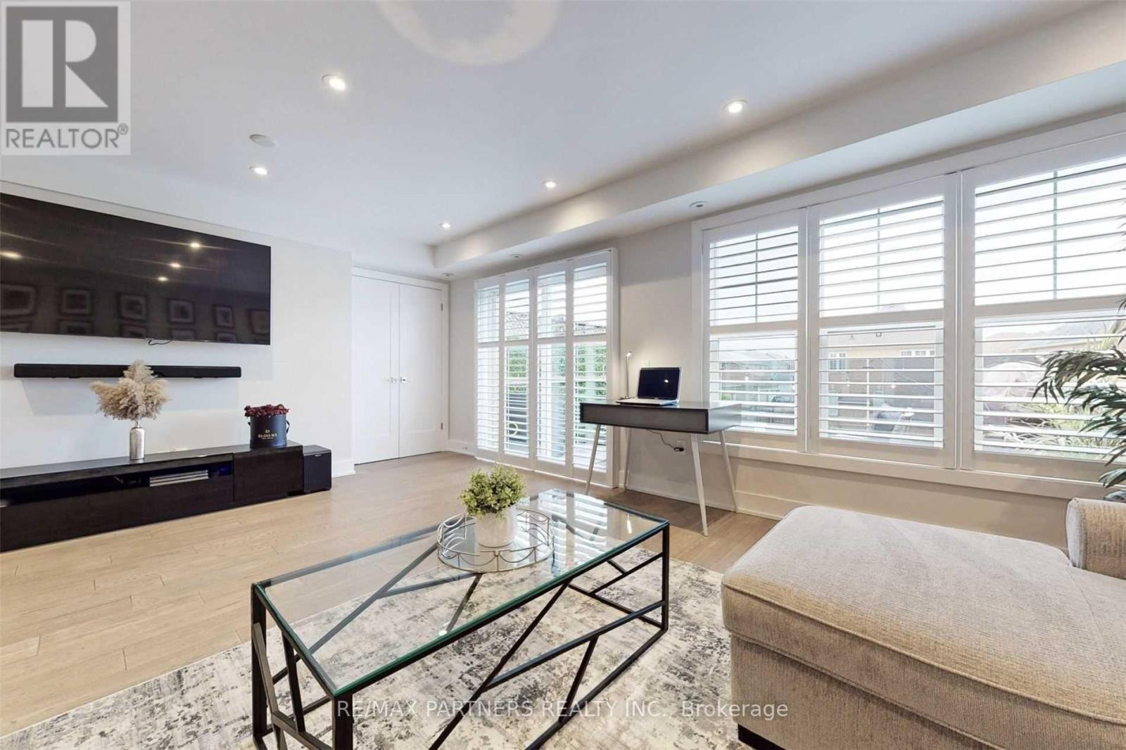 2722 Bur Oak Avenue, Markham, Ontario  L6B 1K5 - Photo 4 - N13808776