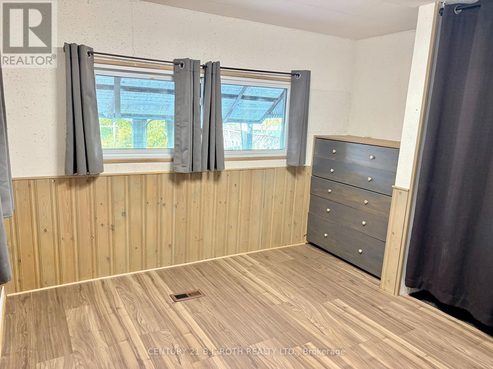 10 Shamrock Crescent, Essa, Ontario  L3W 0T7 - Photo 10 - N13809008