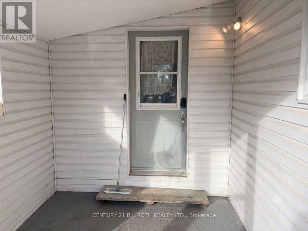 10 Shamrock Crescent, Essa, Ontario  L3W 0T7 - Photo 2 - N13809008