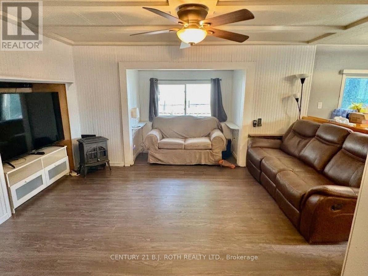 10 Shamrock Crescent, Essa, Ontario  L3W 0T7 - Photo 6 - N13809008