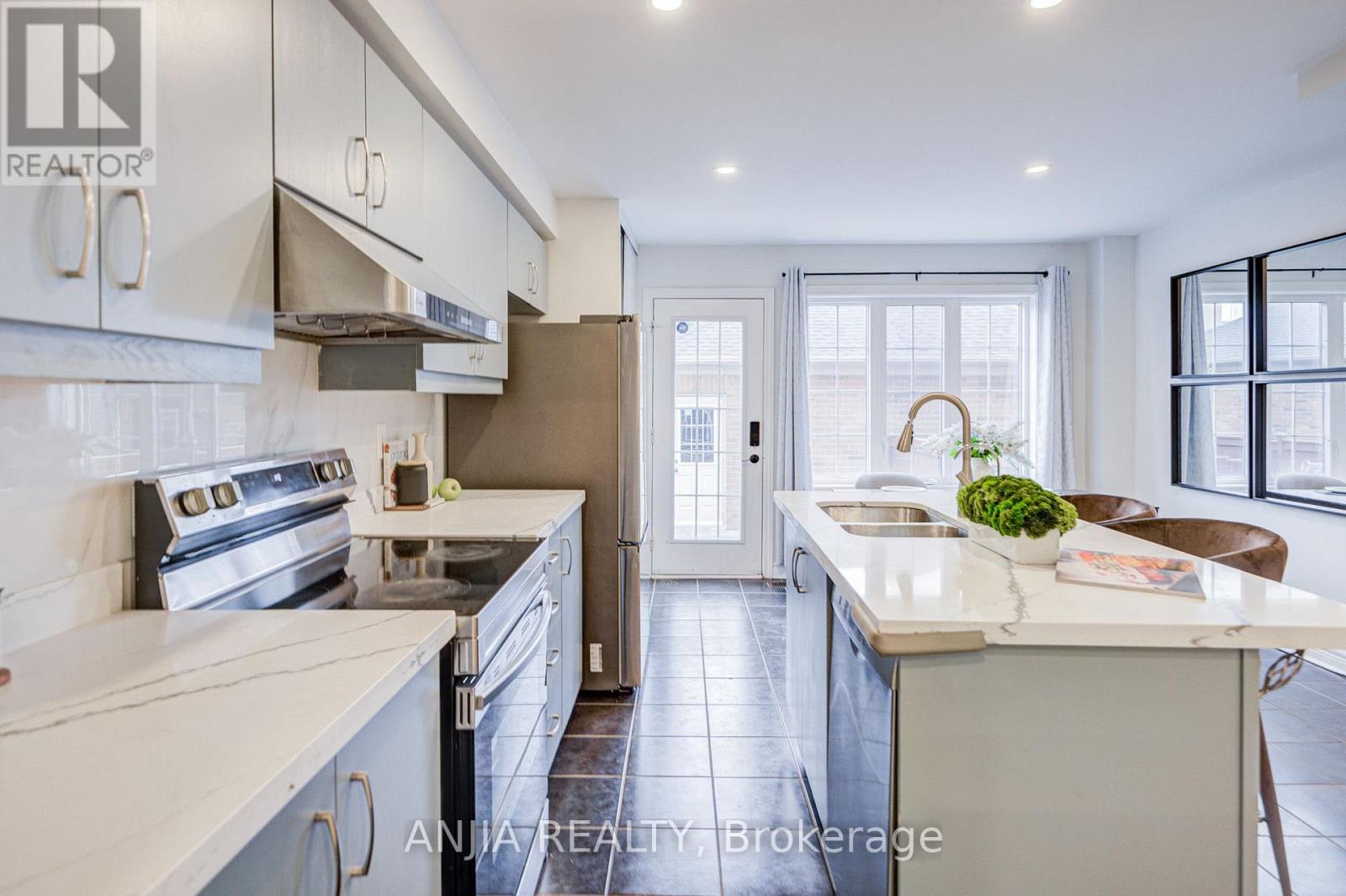 375 White's Hill Avenue, Markham, Ontario  L6B 0J3 - Photo 13 - N13809016
