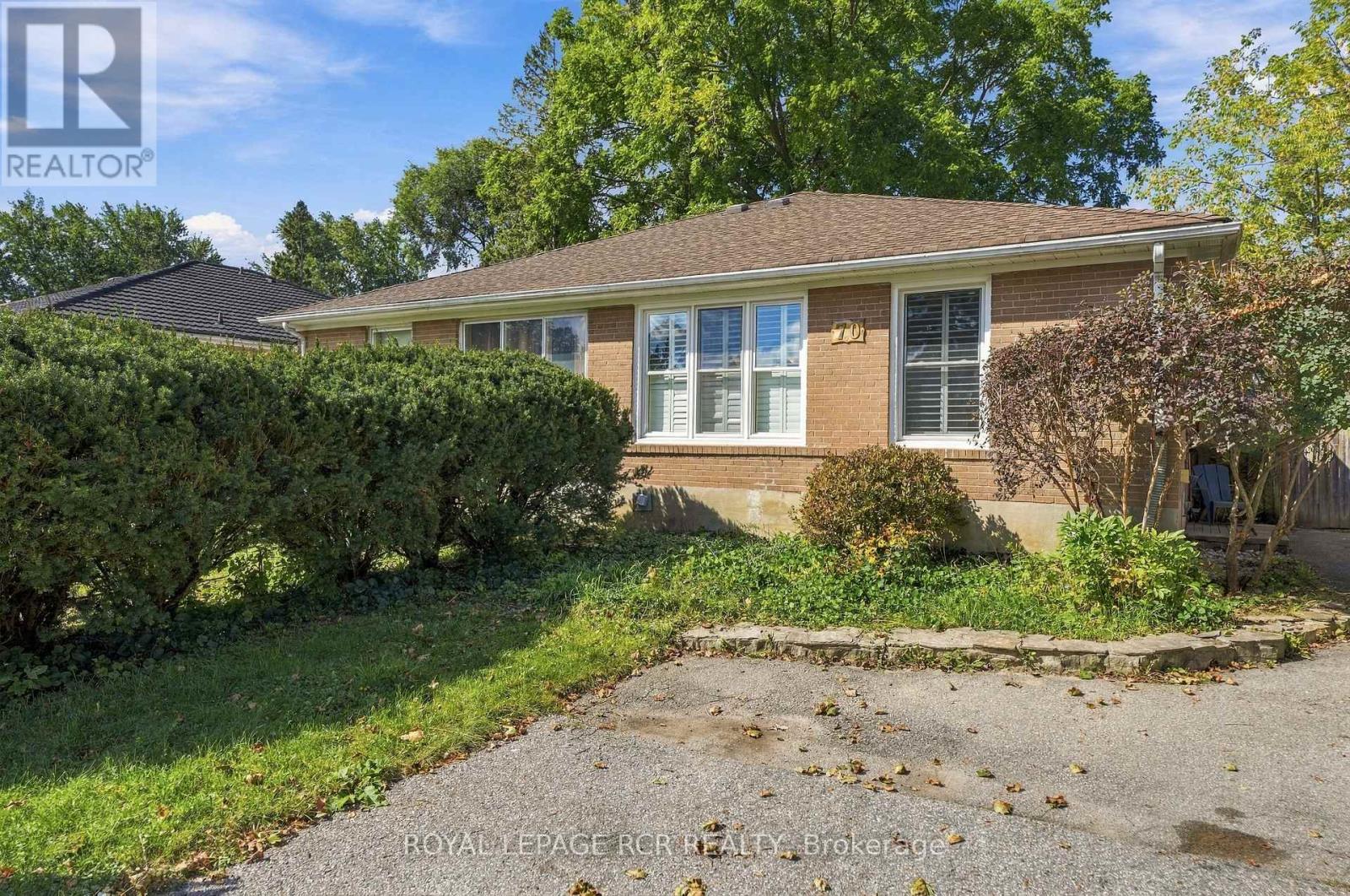 70 Tecumseh Drive, Aurora, Ontario  L4G 2X4 - Photo 2 - N13809044
