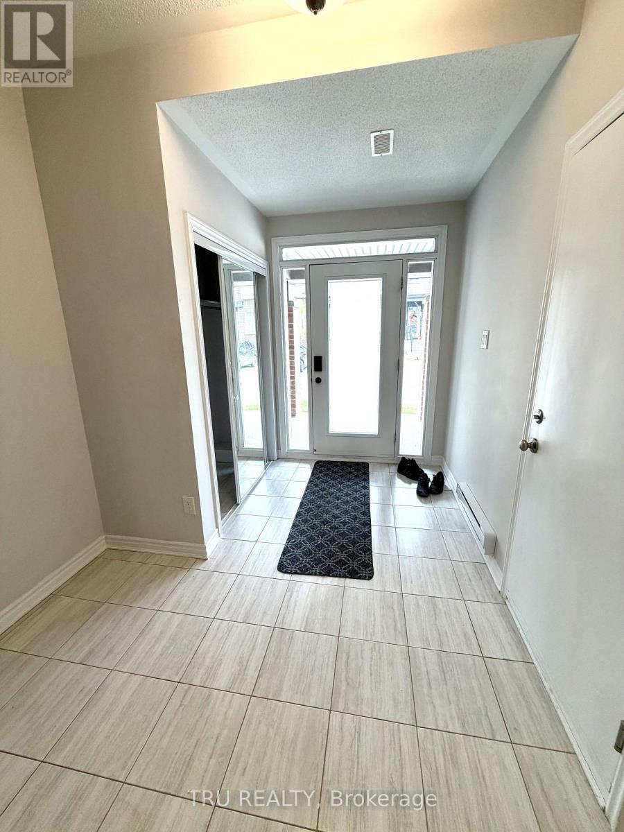 805 Kiniw Private, Ottawa, Ontario  K1K 4Z4 - Photo 2 - X13808966