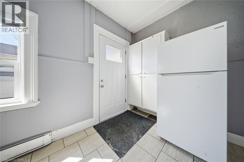 103 Queen Street, Brantford, Ontario  N3T 3C1 - Photo 4 - 40863914