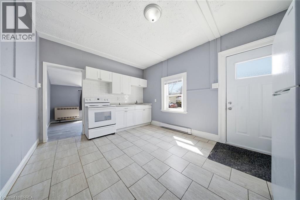 103 Queen Street, Brantford, Ontario  N3T 3C1 - Photo 5 - 40863914