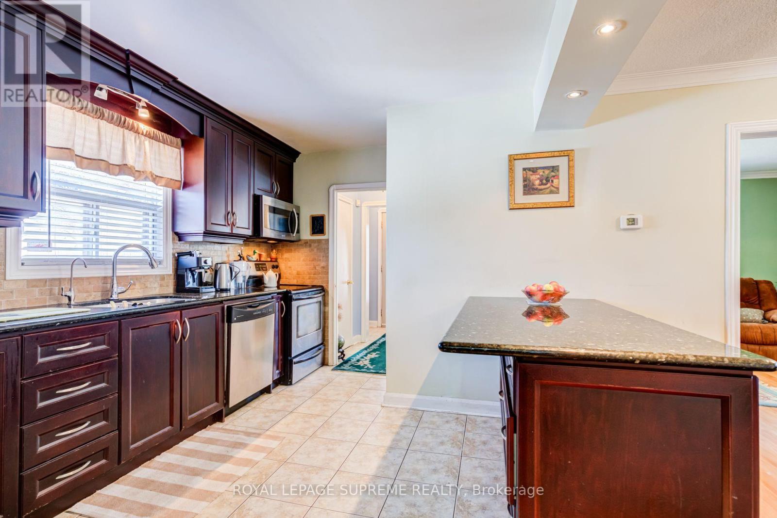 136 Winston Park Boulevard, Toronto, Ontario  M3K 1C5 - Photo 15 - W13808762