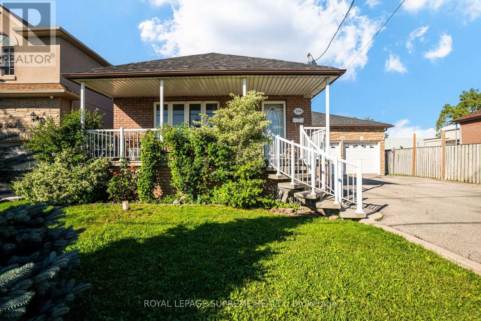 136 Winston Park Boulevard, Toronto, Ontario  M3K 1C5 - Photo 2 - W13808762