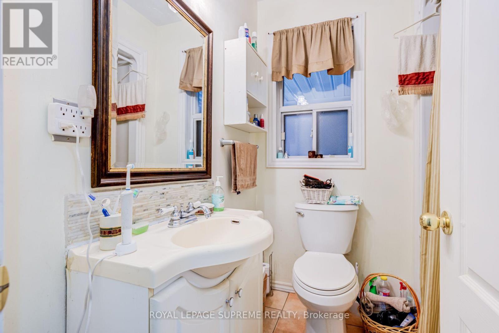 136 Winston Park Boulevard, Toronto, Ontario  M3K 1C5 - Photo 21 - W13808762