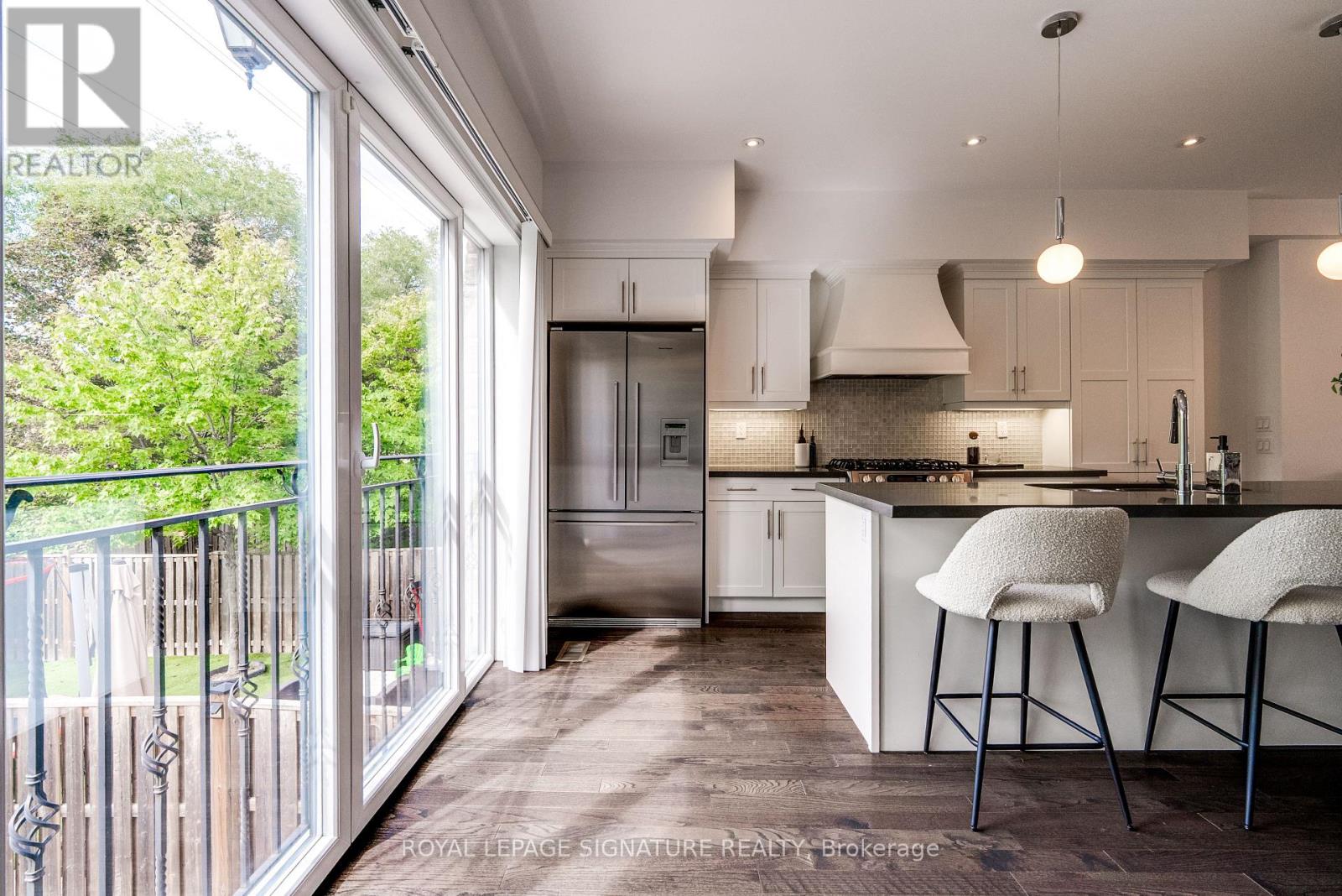 18 Matthew Court, Toronto, Ontario  M9B 0C1 - Photo 6 - W13808796
