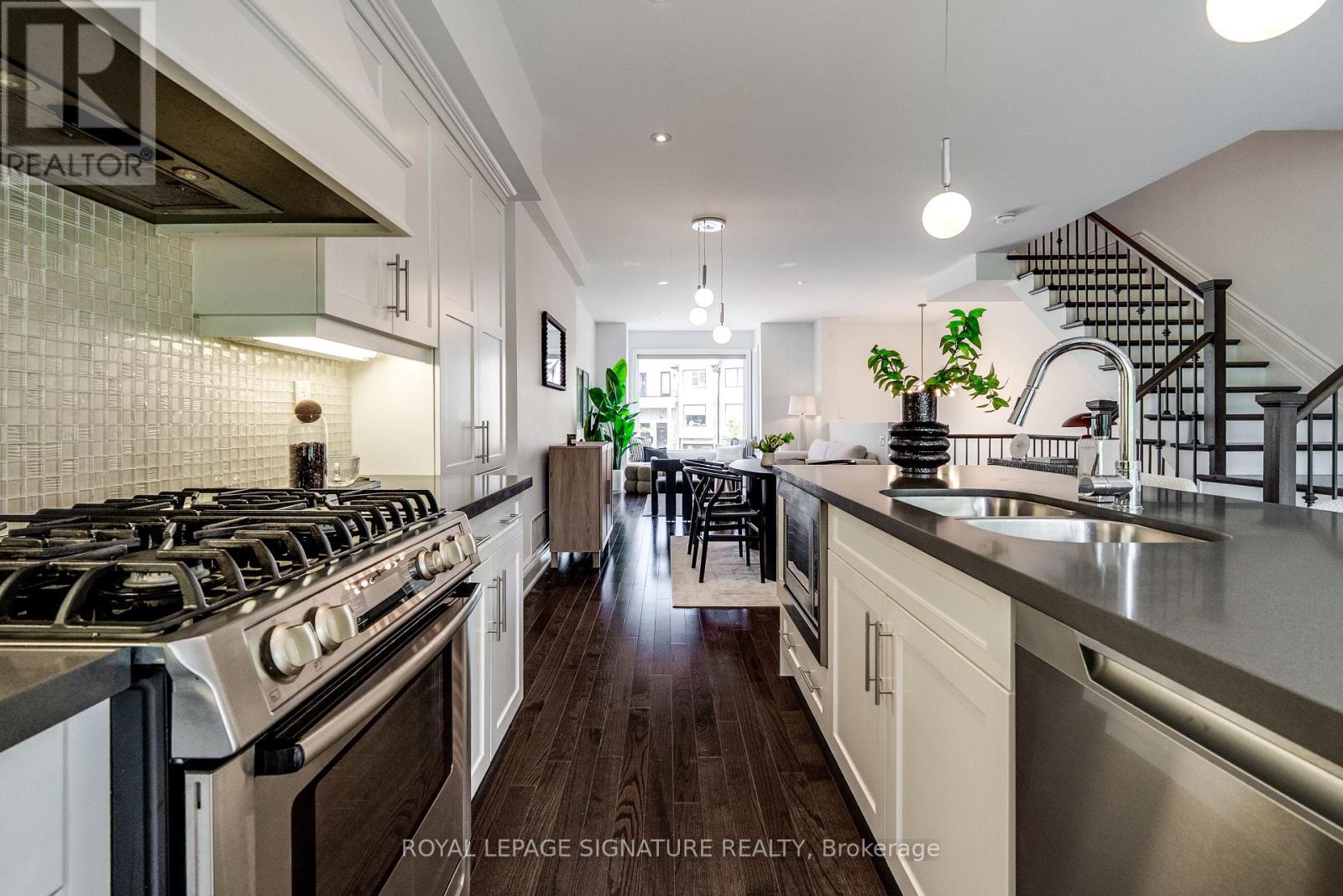 18 Matthew Court, Toronto, Ontario  M9B 0C1 - Photo 8 - W13808796