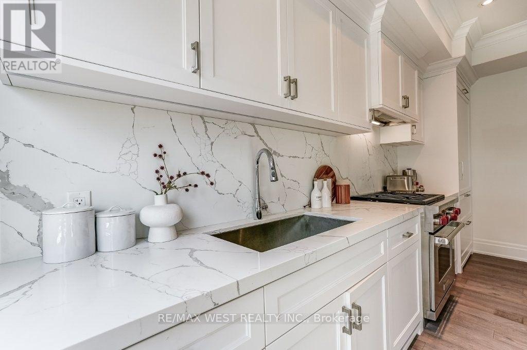 302 - 4 The Kingsway, Toronto, Ontario  M8X 2T1 - Photo 27 - W13808842