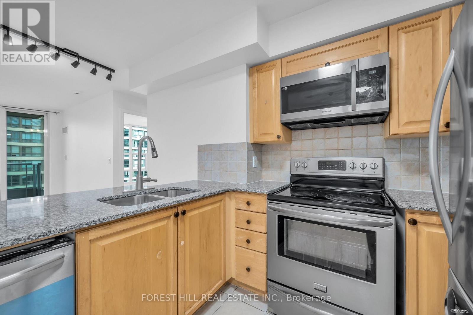 705 - 33 Elm Drive W, Mississauga, Ontario  L5B 4L2 - Photo 11 - W13808850