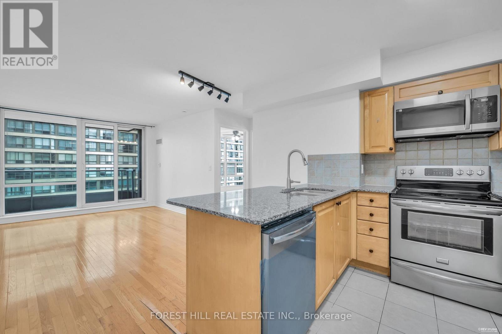 705 - 33 Elm Drive W, Mississauga, Ontario  L5B 4L2 - Photo 13 - W13808850