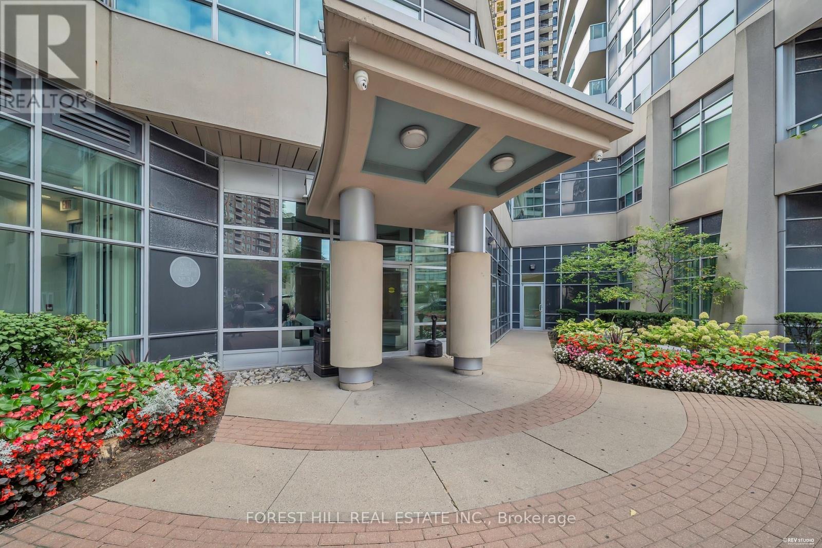 705 - 33 Elm Drive W, Mississauga, Ontario  L5B 4L2 - Photo 3 - W13808850
