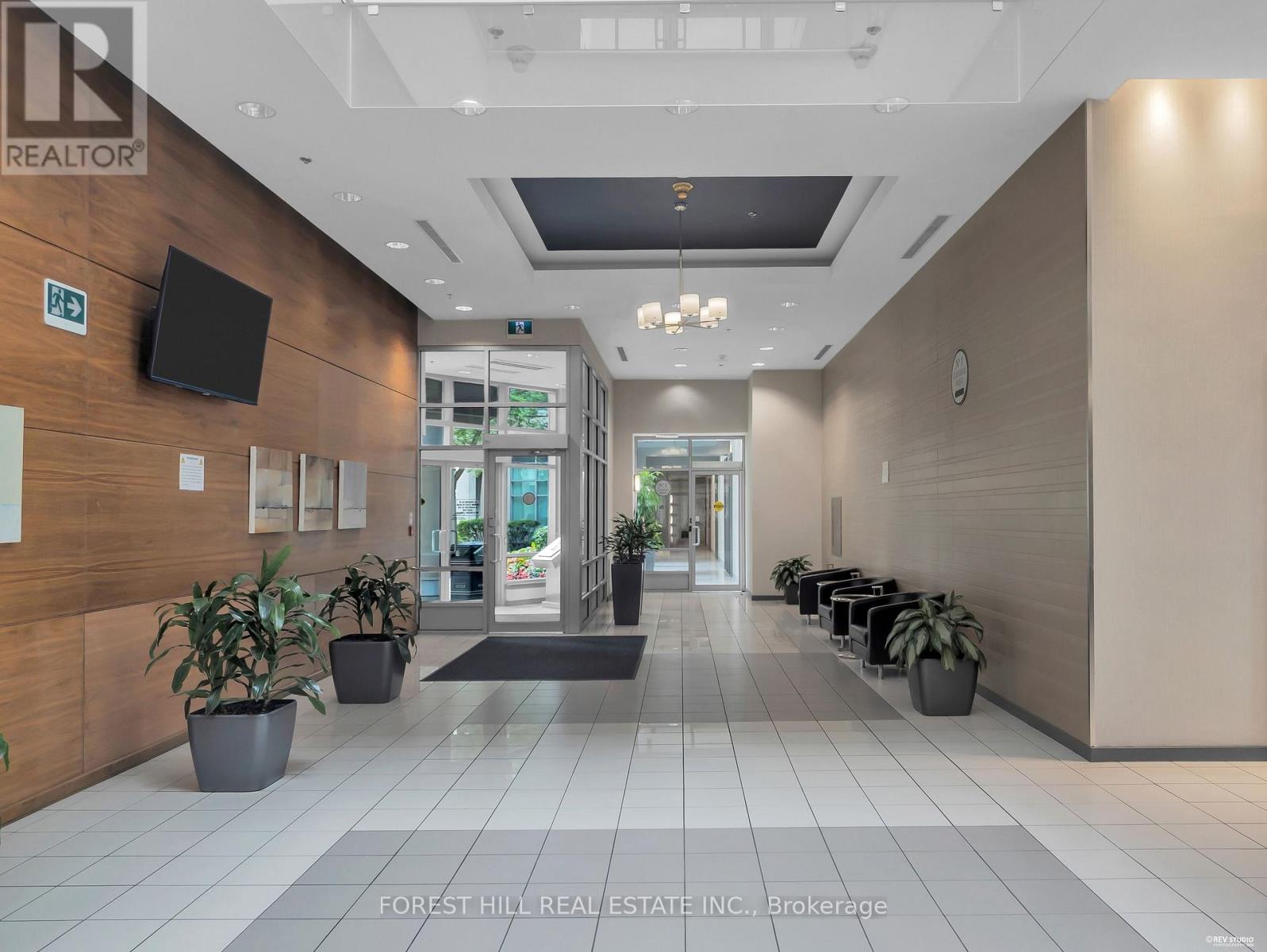 705 - 33 Elm Drive W, Mississauga, Ontario  L5B 4L2 - Photo 4 - W13808850