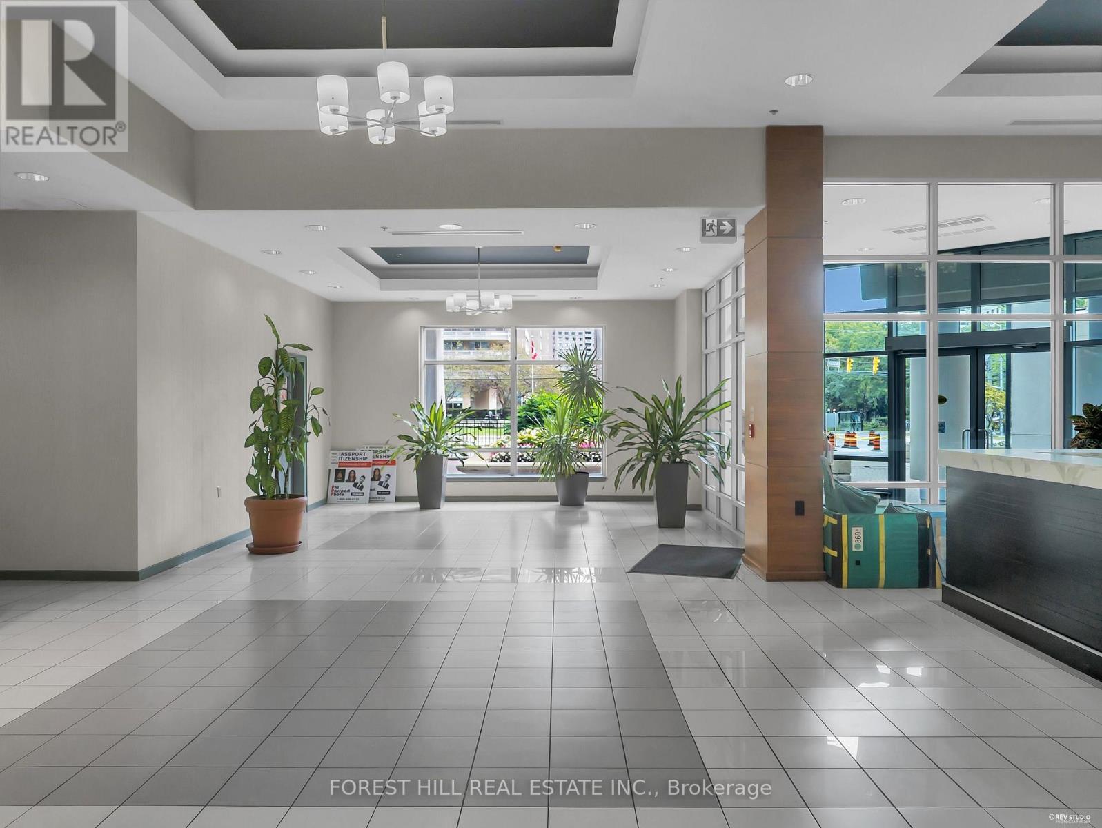 705 - 33 Elm Drive W, Mississauga, Ontario  L5B 4L2 - Photo 5 - W13808850
