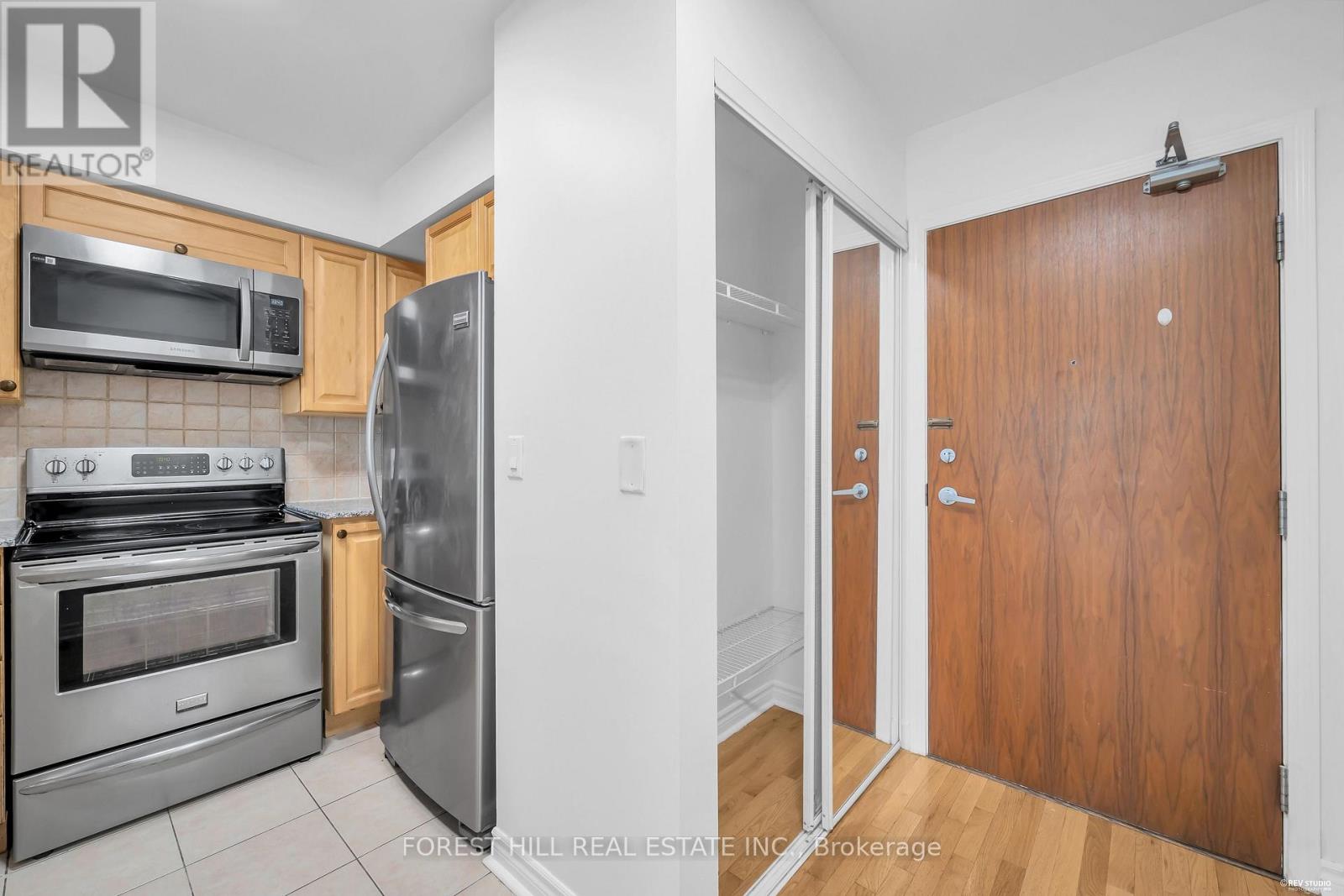 705 - 33 Elm Drive W, Mississauga, Ontario  L5B 4L2 - Photo 8 - W13808850