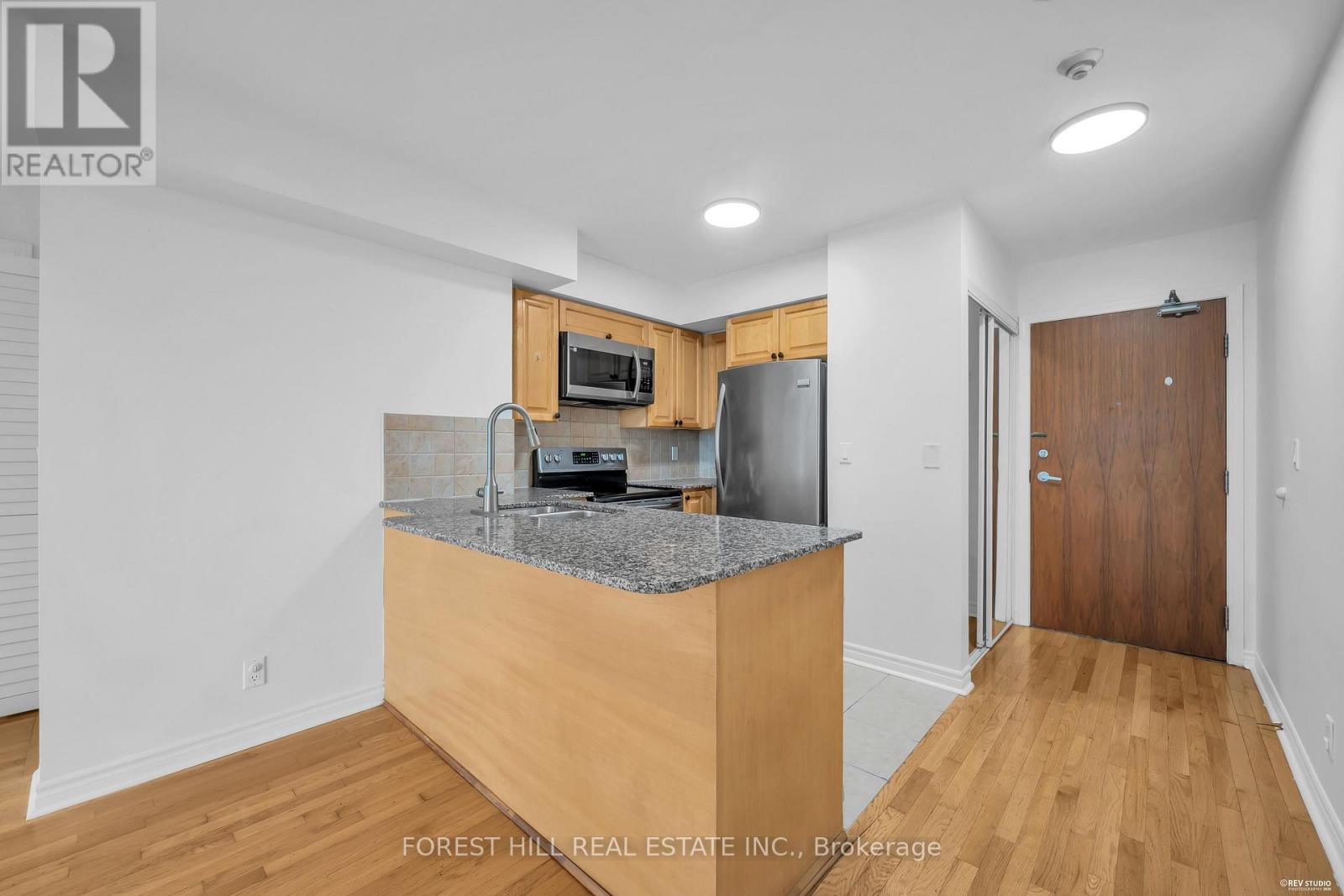 705 - 33 Elm Drive W, Mississauga, Ontario  L5B 4L2 - Photo 9 - W13808850