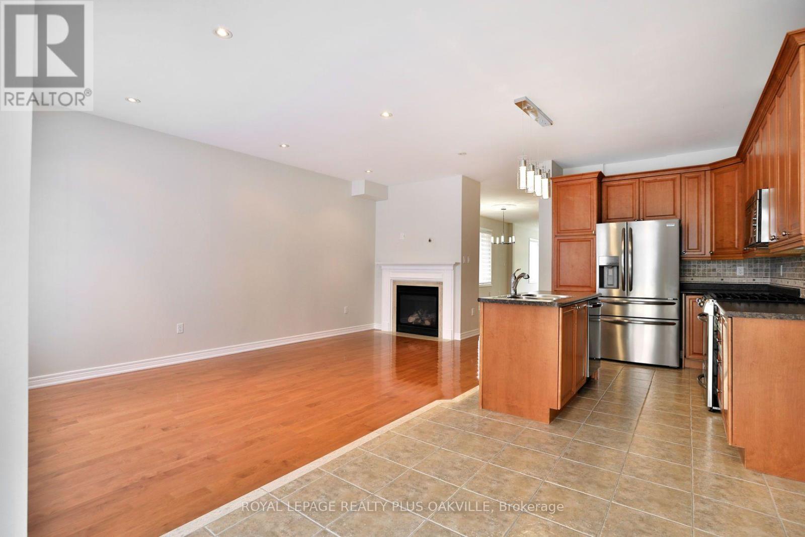 1267 Jezero Crescent, Oakville, Ontario  L6H 0B5 - Photo 10 - W13808906
