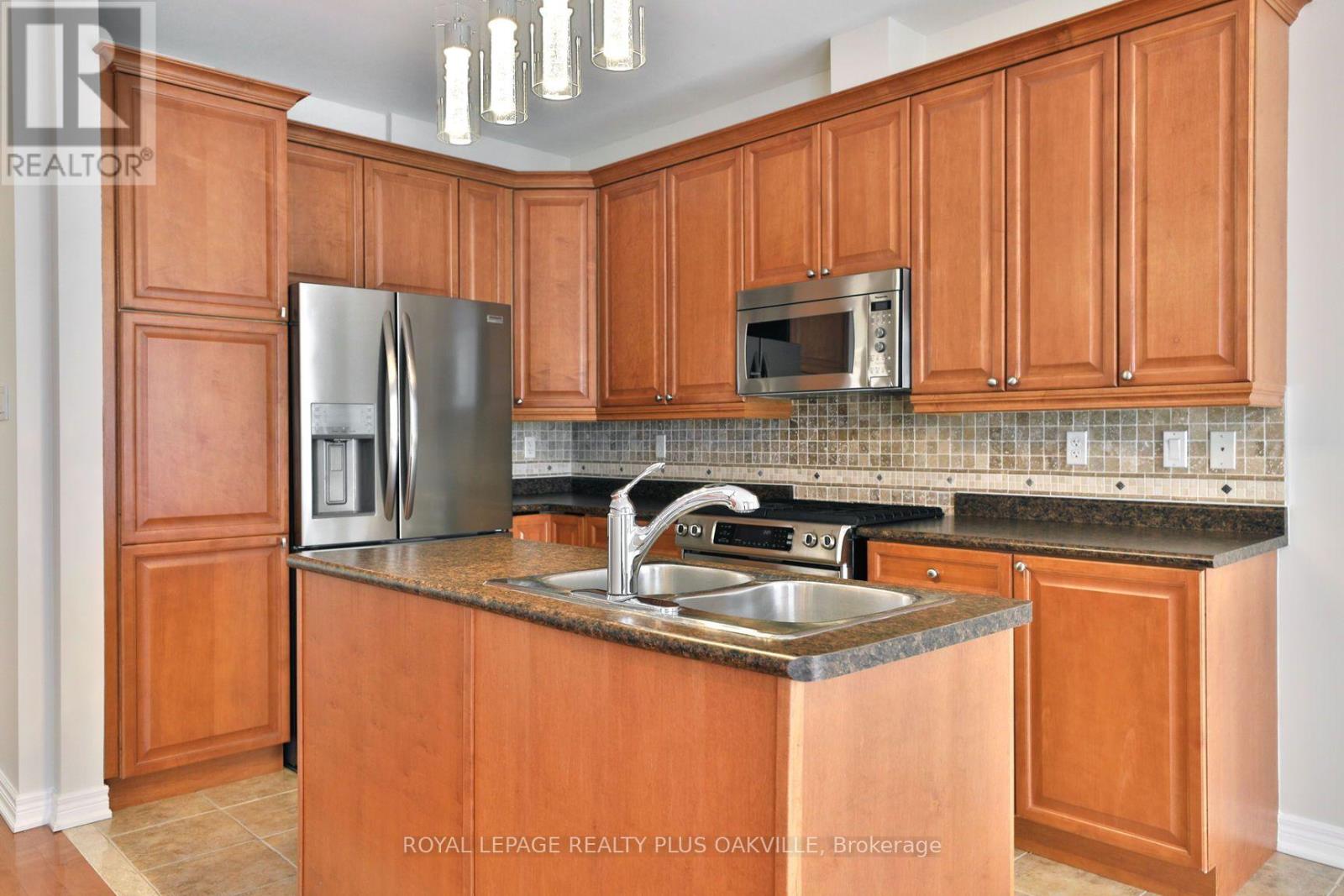 1267 Jezero Crescent, Oakville, Ontario  L6H 0B5 - Photo 13 - W13808906