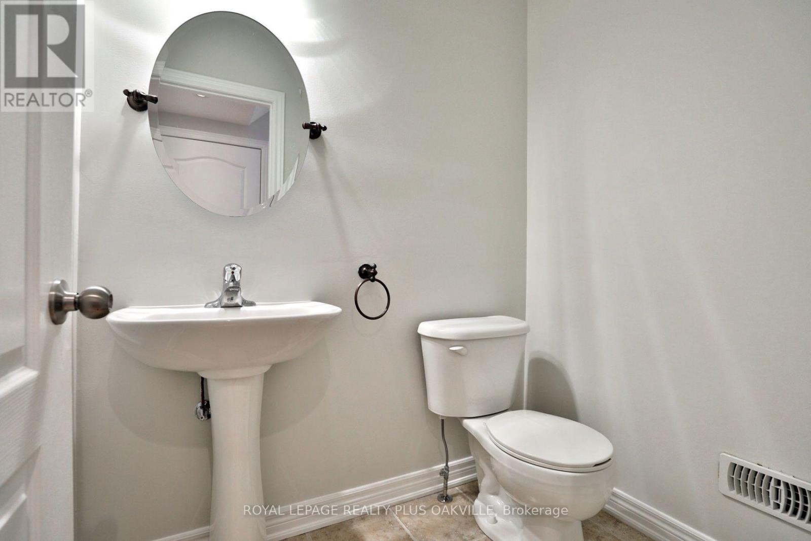 1267 Jezero Crescent, Oakville, Ontario  L6H 0B5 - Photo 16 - W13808906