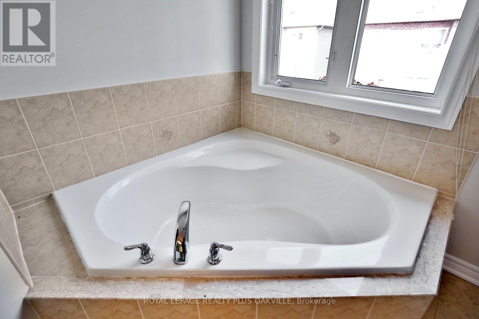 1267 Jezero Crescent, Oakville, Ontario  L6H 0B5 - Photo 23 - W13808906