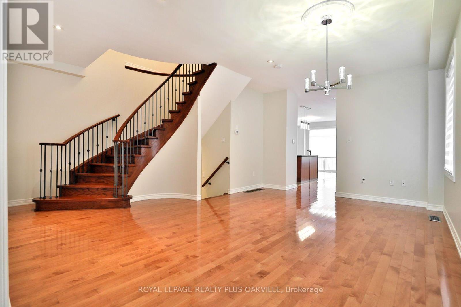 1267 Jezero Crescent, Oakville, Ontario  L6H 0B5 - Photo 5 - W13808906