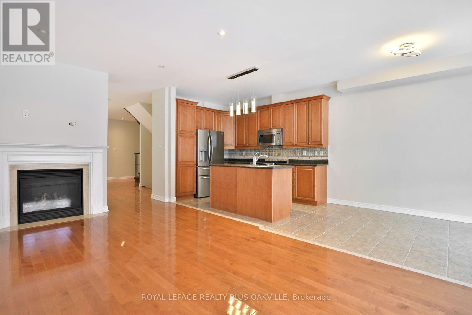 1267 Jezero Crescent, Oakville, Ontario  L6H 0B5 - Photo 8 - W13808906