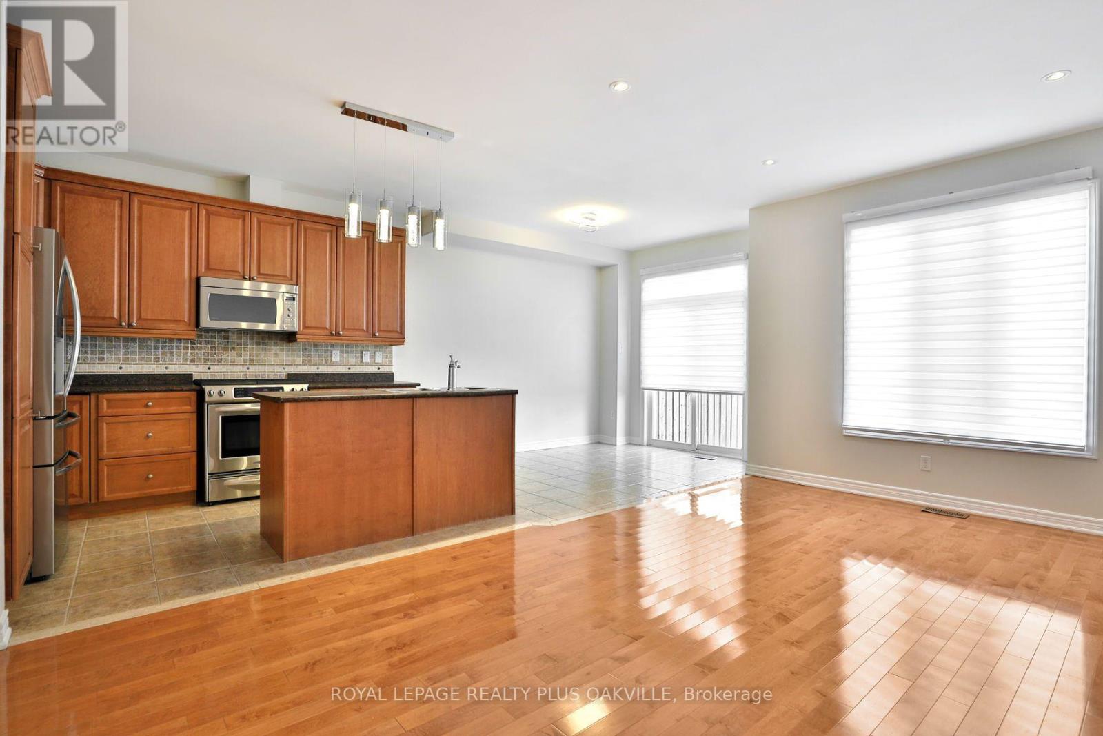 1267 Jezero Crescent, Oakville, Ontario  L6H 0B5 - Photo 9 - W13808906