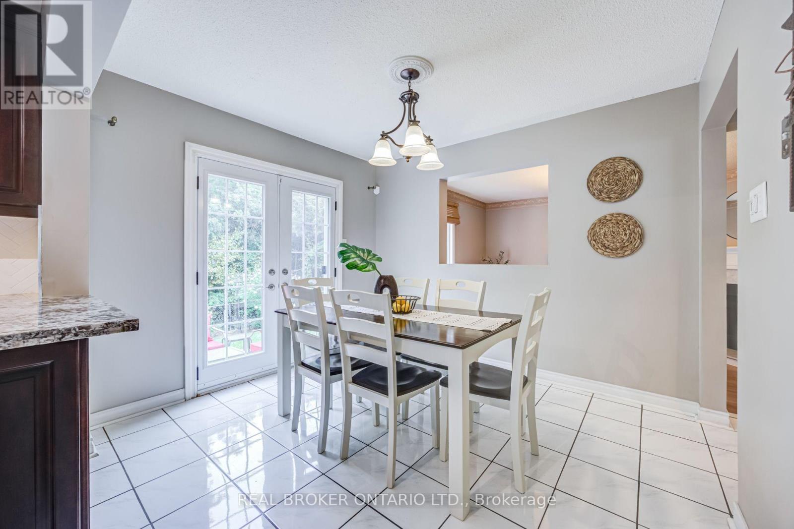 60 Ravenswood Drive, Brampton, Ontario  L6Y 3Z4 - Photo 11 - W13808936