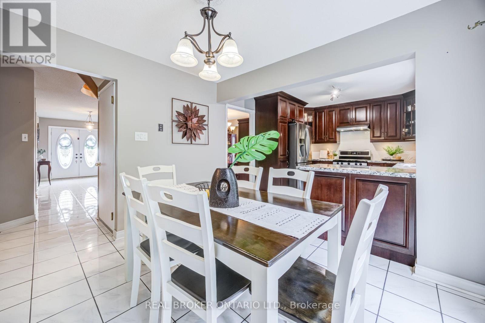 60 Ravenswood Drive, Brampton, Ontario  L6Y 3Z4 - Photo 12 - W13808936