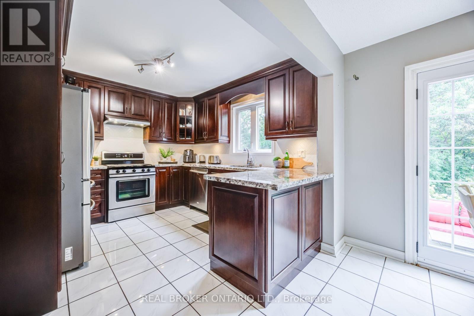 60 Ravenswood Drive, Brampton, Ontario  L6Y 3Z4 - Photo 13 - W13808936