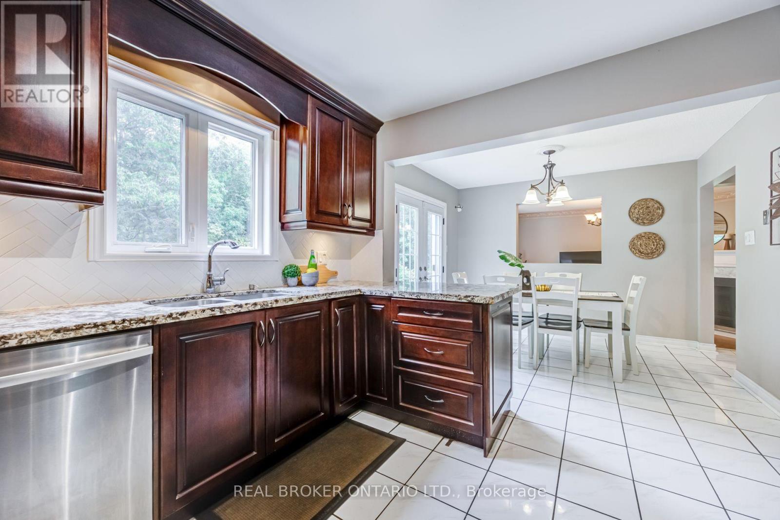 60 Ravenswood Drive, Brampton, Ontario  L6Y 3Z4 - Photo 15 - W13808936