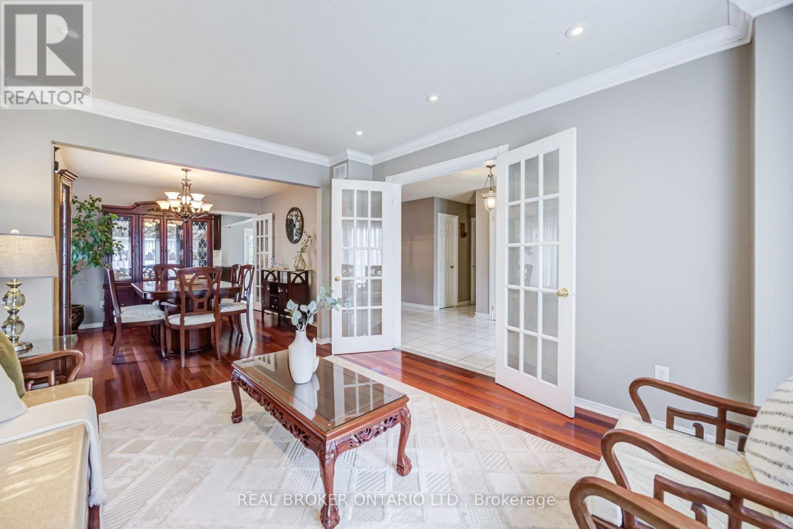 60 Ravenswood Drive, Brampton, Ontario  L6Y 3Z4 - Photo 9 - W13808936