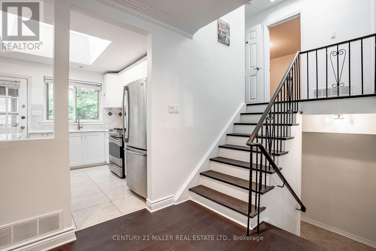 2039 Wakely Street, Oakville, Ontario  L6L 2K3 - Photo 9 - W13808938