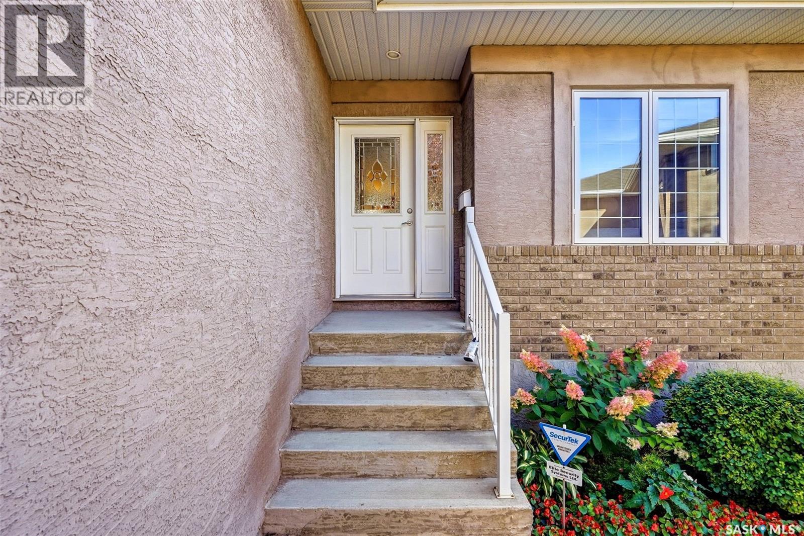 2219 Gardiner Place, Regina, Saskatchewan  S4V 1G4 - Photo 2 - SK049008