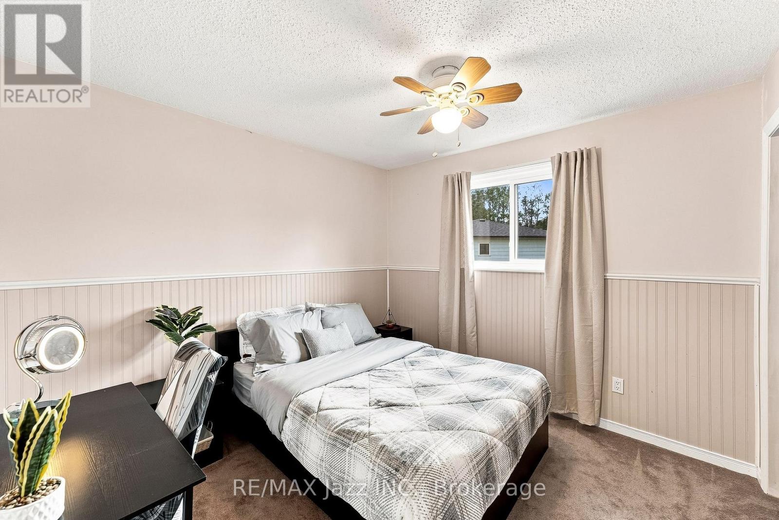 76 CHESTER CRESCENT photo 24