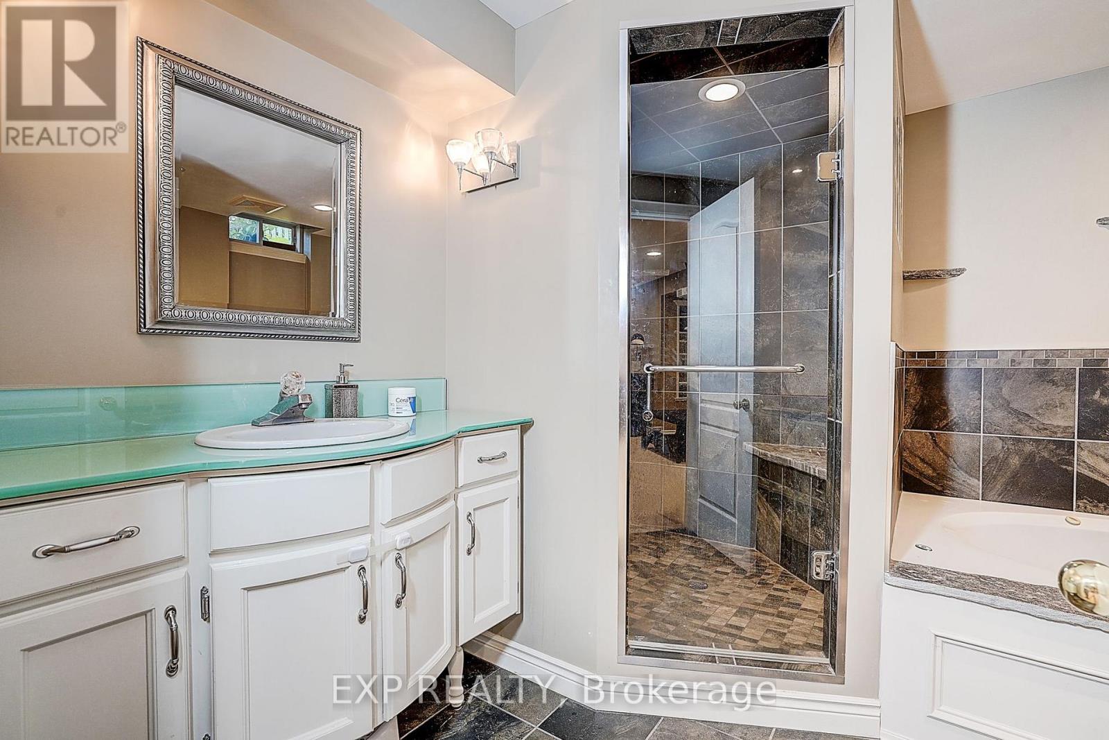 499 Silken Laumann Drive, Newmarket, Ontario  L3X 2H9 - Photo 32 - N13808012