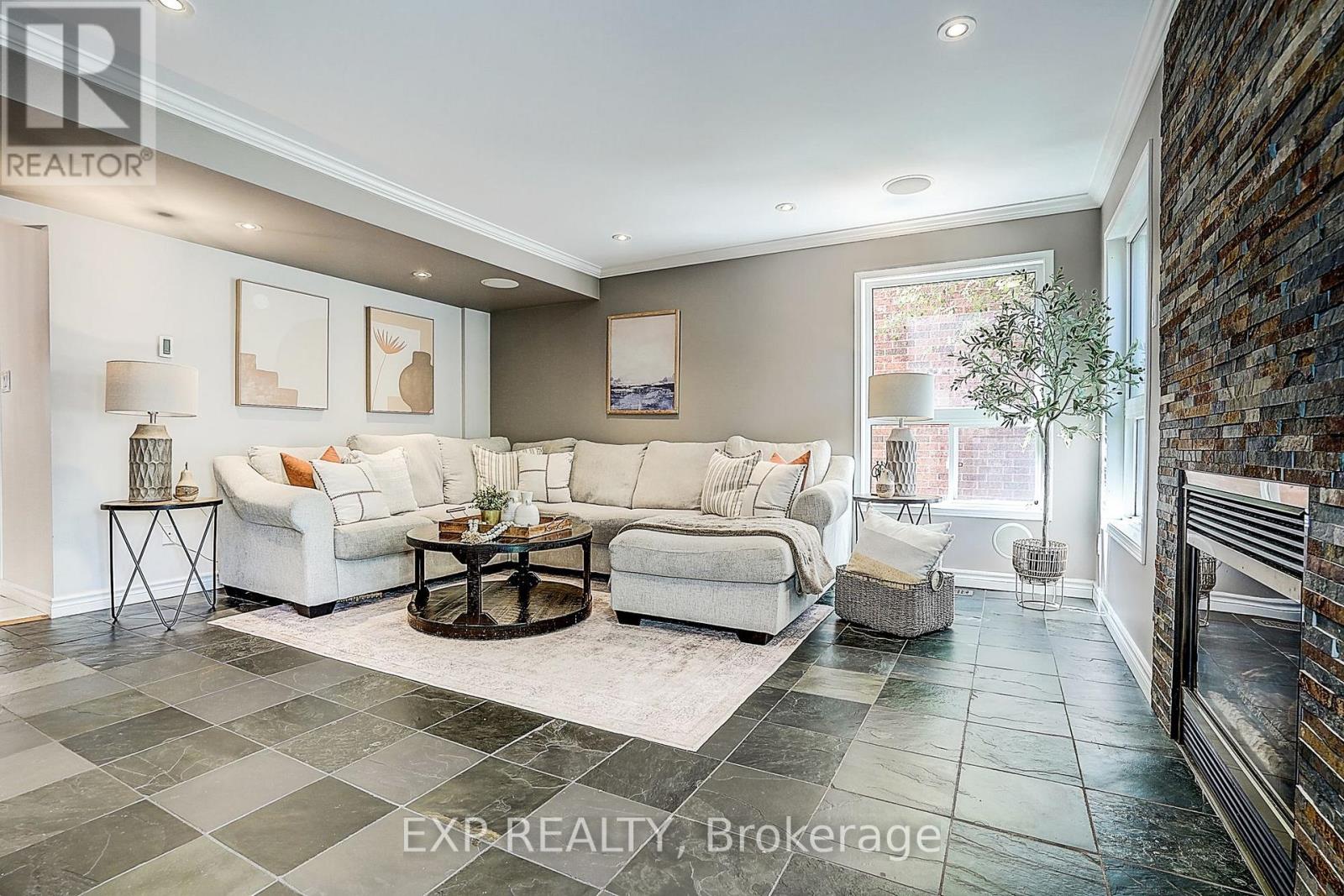 499 Silken Laumann Drive, Newmarket, Ontario  L3X 2H9 - Photo 8 - N13808012