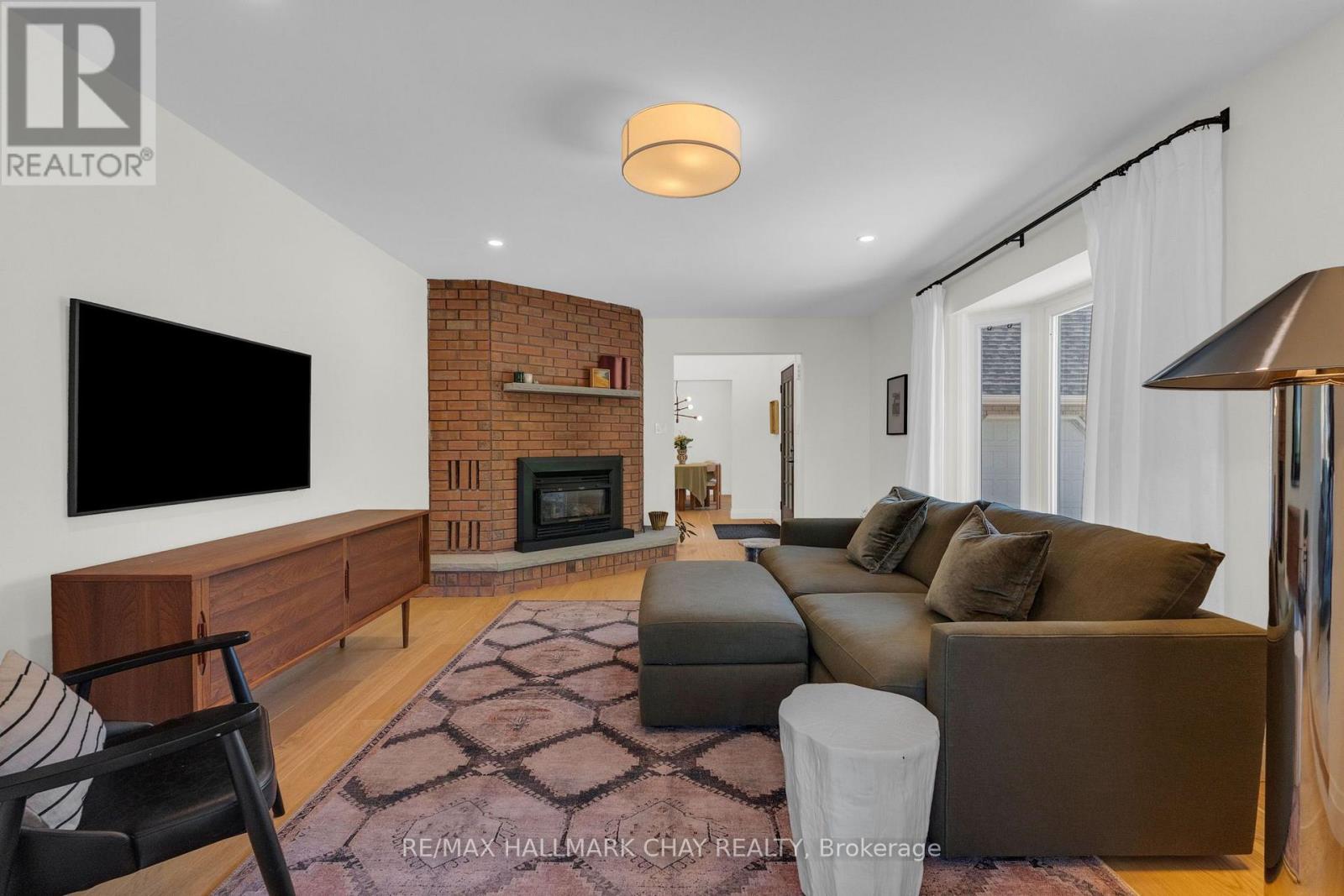 9 Howard Drive, Oro-Medonte, Ontario  L0L 2E0 - Photo 7 - S13753336