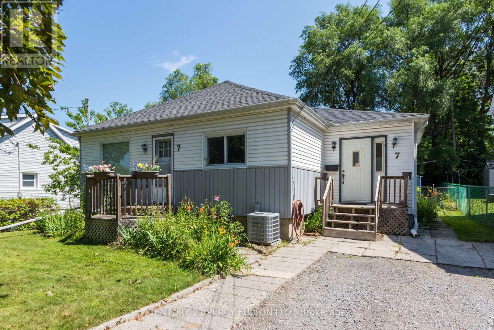 7 Valleyview Crescent, Belleville, Ontario  K8P 3E9 - Photo 1 - X13808870