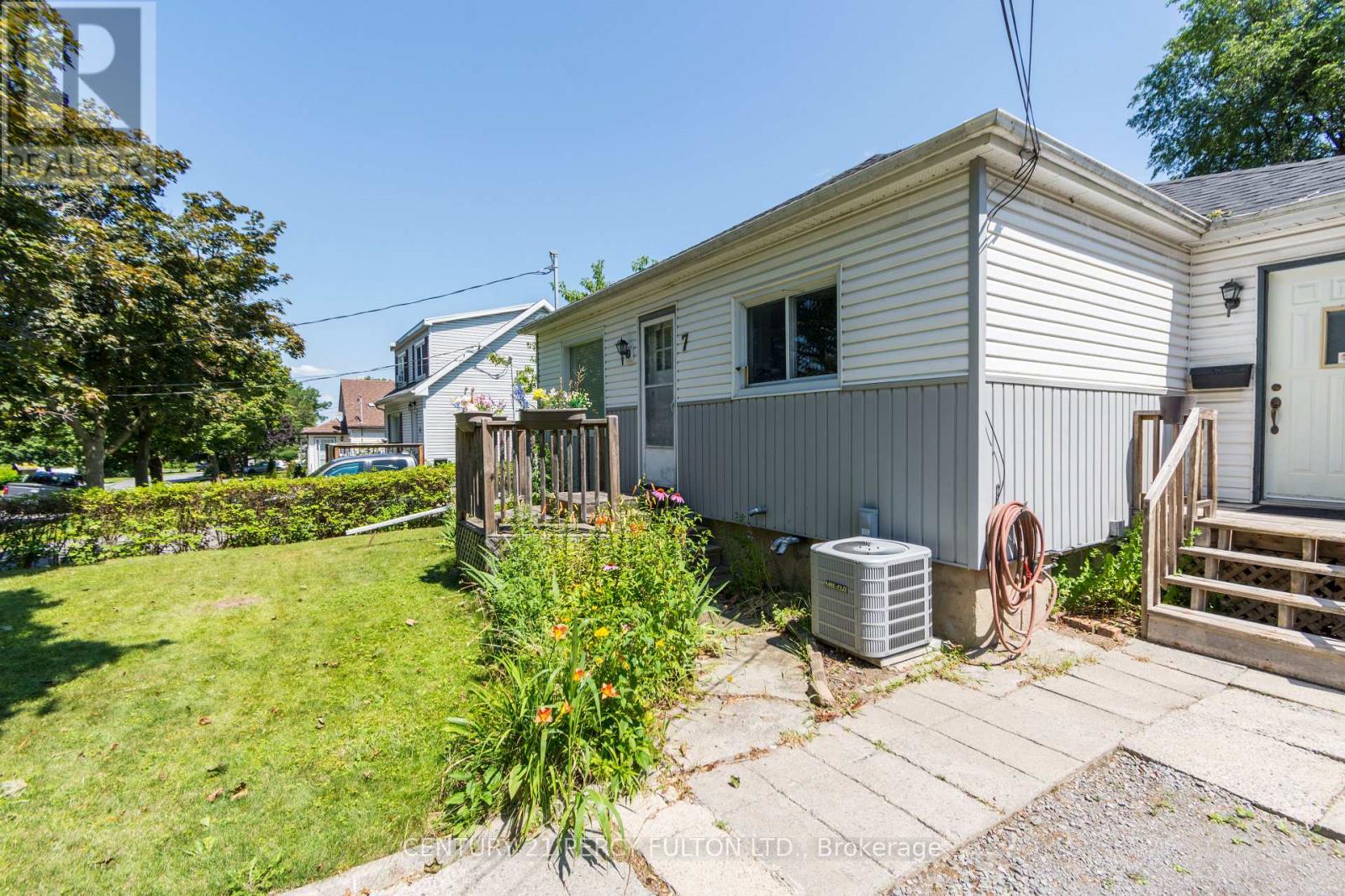 7 Valleyview Crescent, Belleville, Ontario  K8P 3E9 - Photo 2 - X13808870